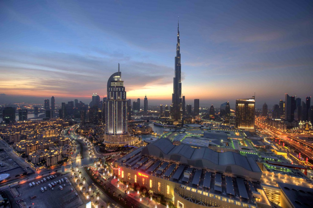 Burj Khalifa Dubai in de schemering