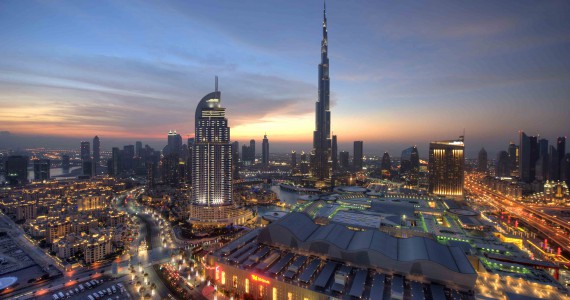 Burj Khalifa Dubai in de schemering