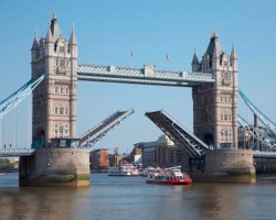 bezienswaardigheden Londen kaart Tower Bridge