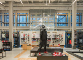 stedentrip shoppen Nike Soho interieur