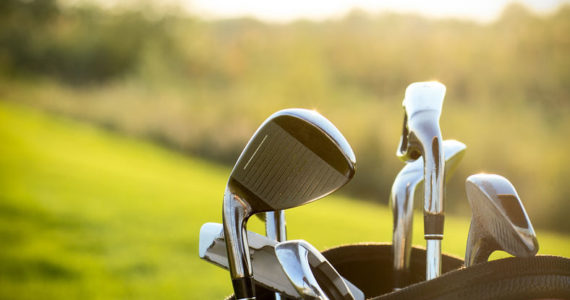 stedentrip en golf golftas met clubs