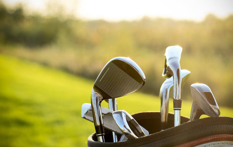 stedentrip en golf golftas met clubs